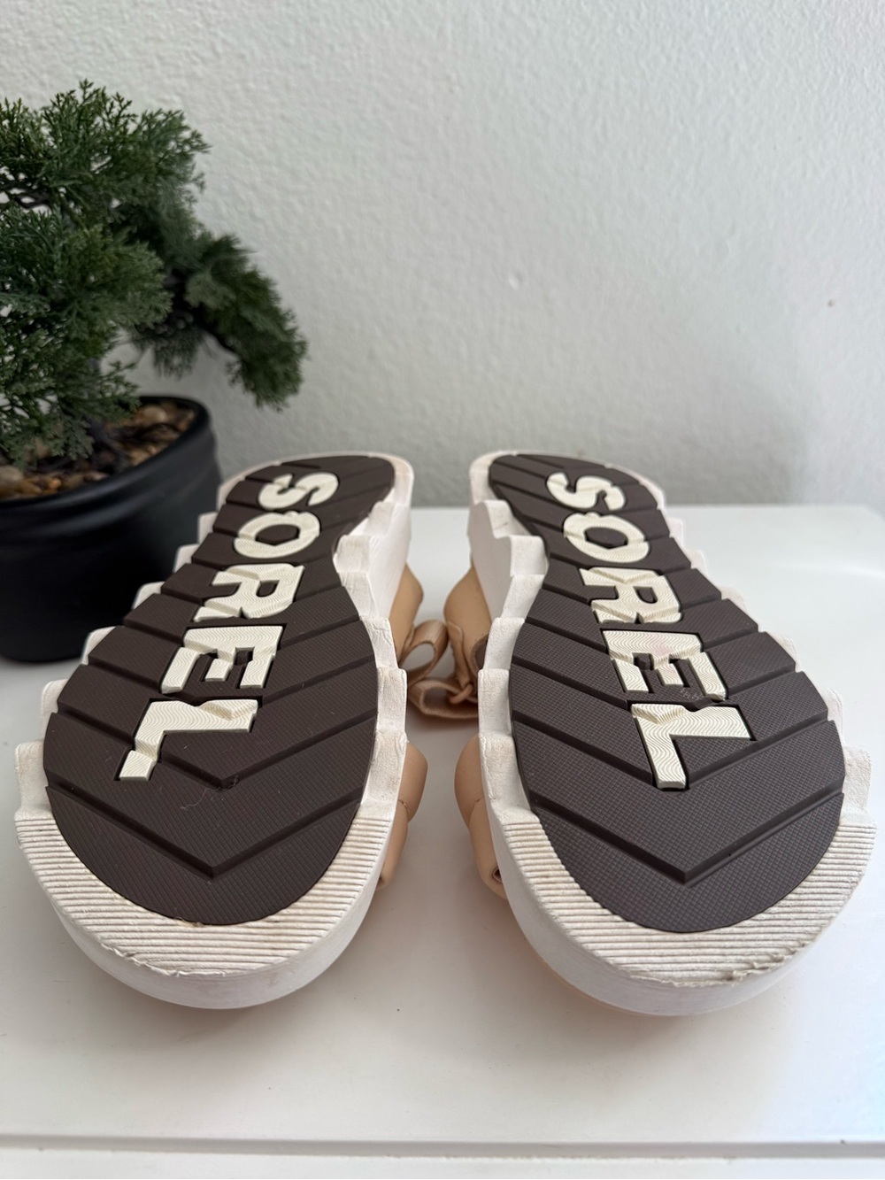 Sorel Viibe size 8.5 Nude/Tan Platform Sandals with White Sole - Picture 9 of 10